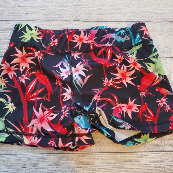 Fila cute floral print running shorts. Size medium - Picture 3 of 7